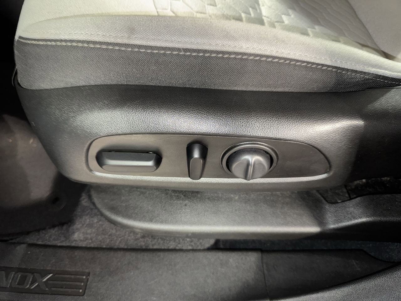 Used 2020 Chevrolet Equinox LS w/ LS Convenience Package image 16