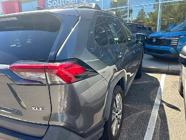 Used 2019 Toyota RAV4 XLE Premium FWD image 13
