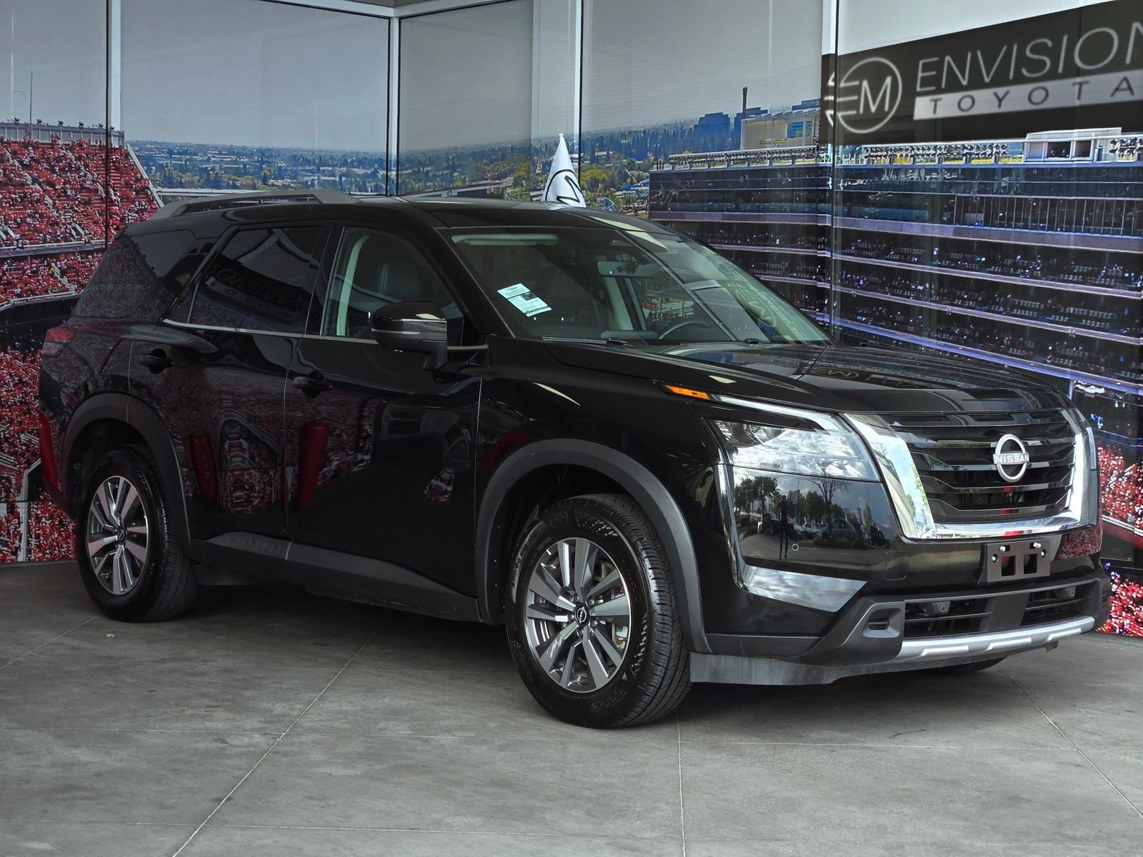 Used 2025 Nissan Pathfinder SL FWD image 1