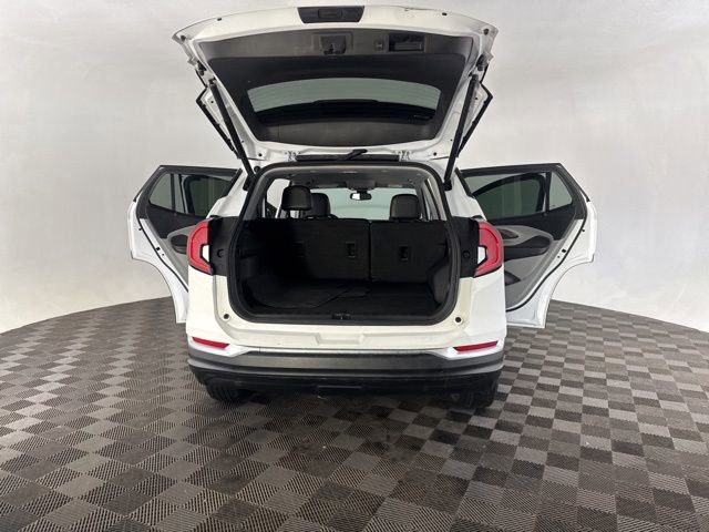 Used 2023 GMC Terrain SLT image 19