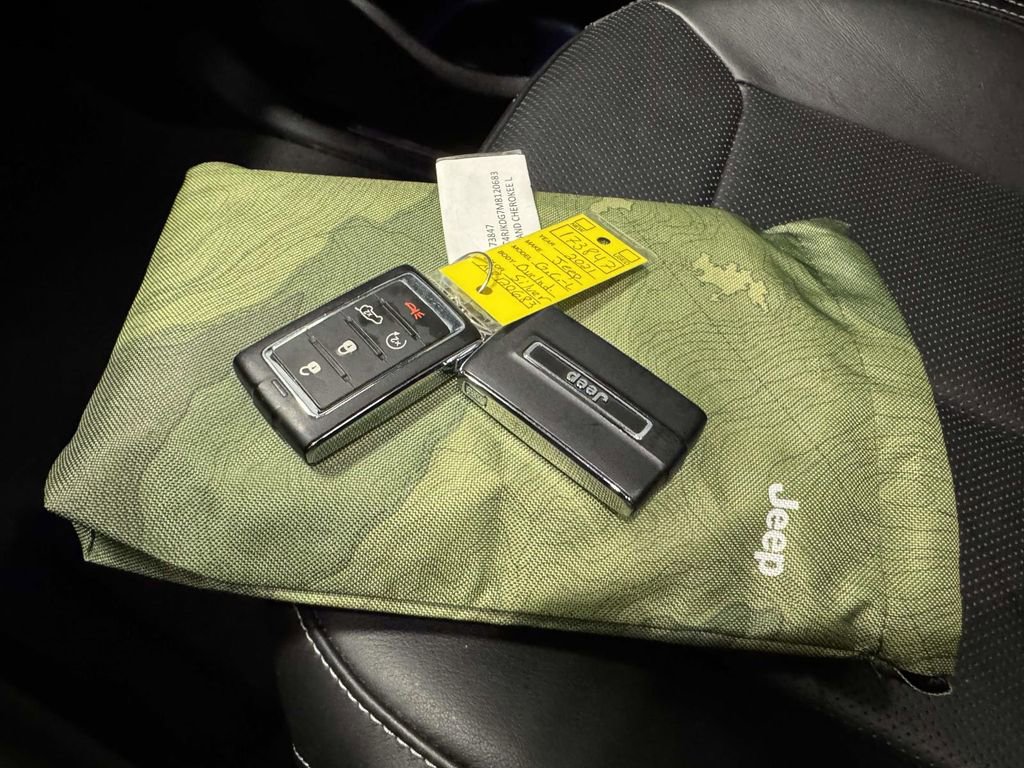 Used 2021 Jeep Grand Cherokee L Overland image 33