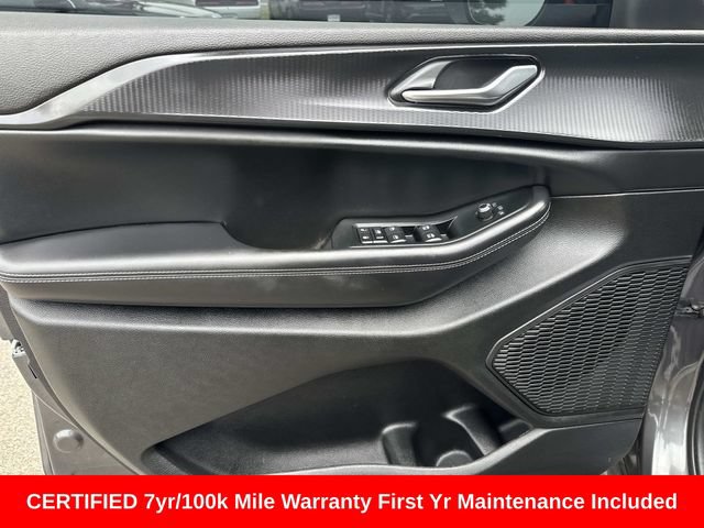 Used 2024 Jeep Grand Cherokee L Laredo AWD/4WD image 17