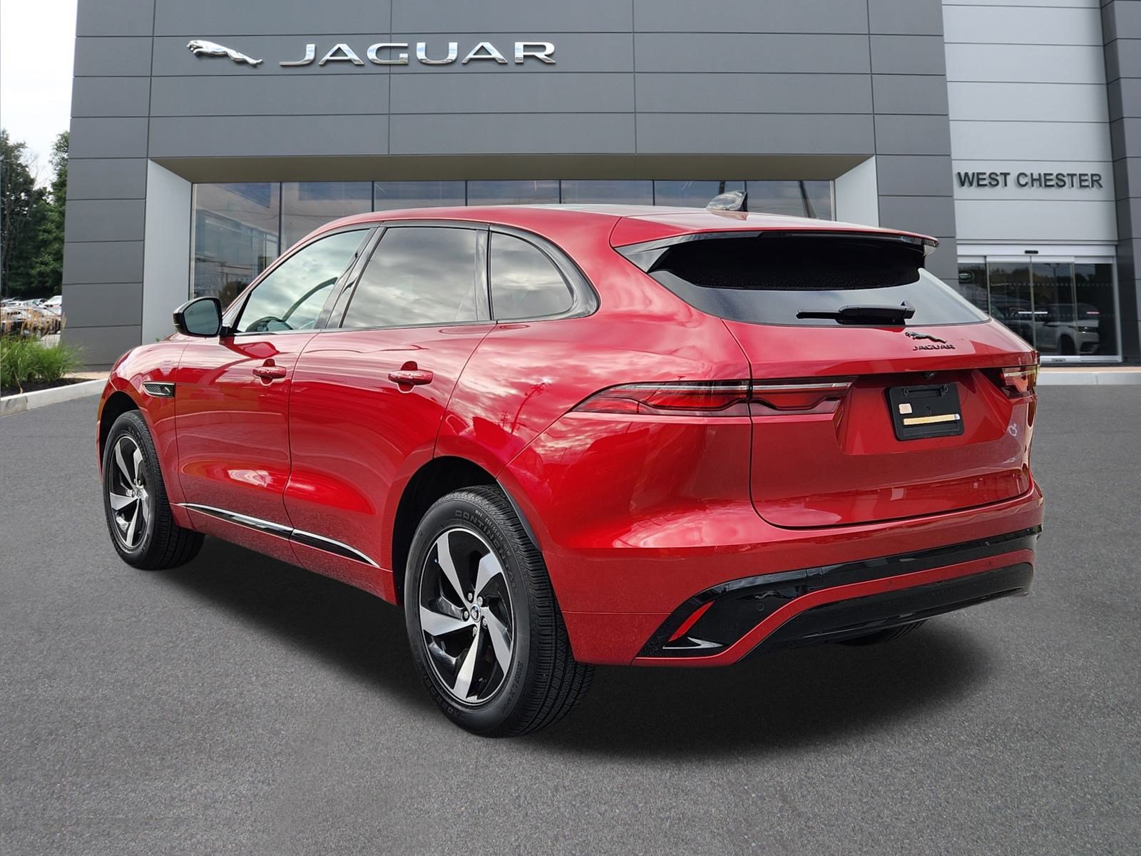 Certified 2025 Jaguar F-PACE R-Dynamic S AWD/4WD image 3