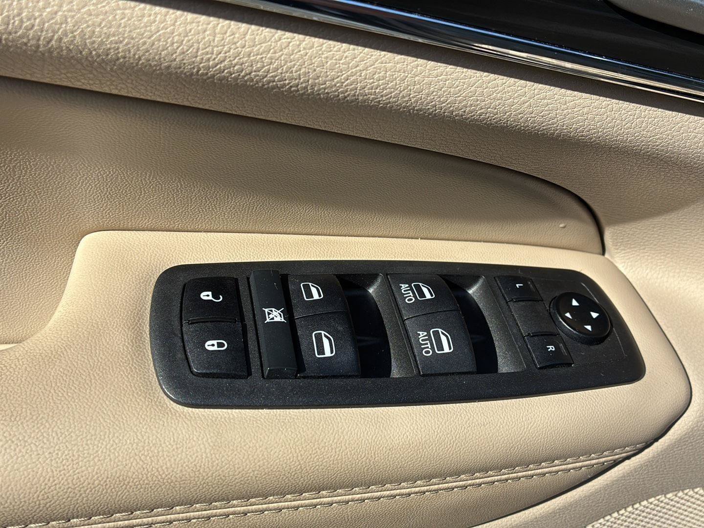 Used 2021 Jeep Grand Cherokee Limited w/ Luxury Group II AWD/4WD image 26