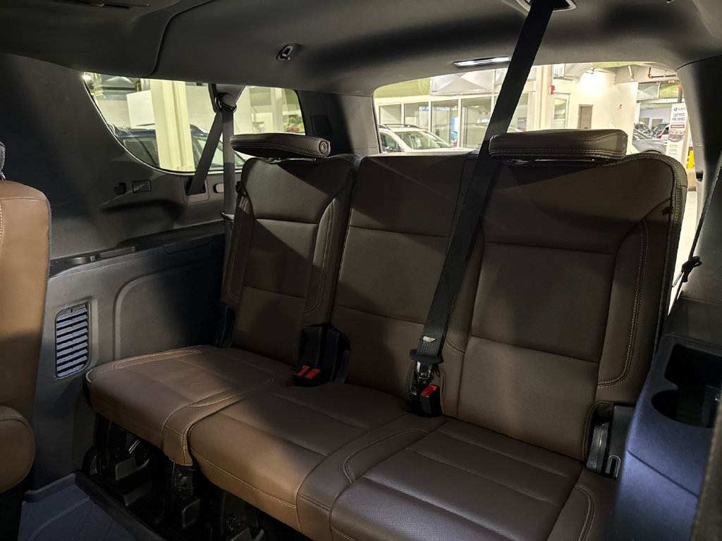 Used 2024 Chevrolet Suburban High Country w/ Advanced Technology Package AWD/4WD image 25