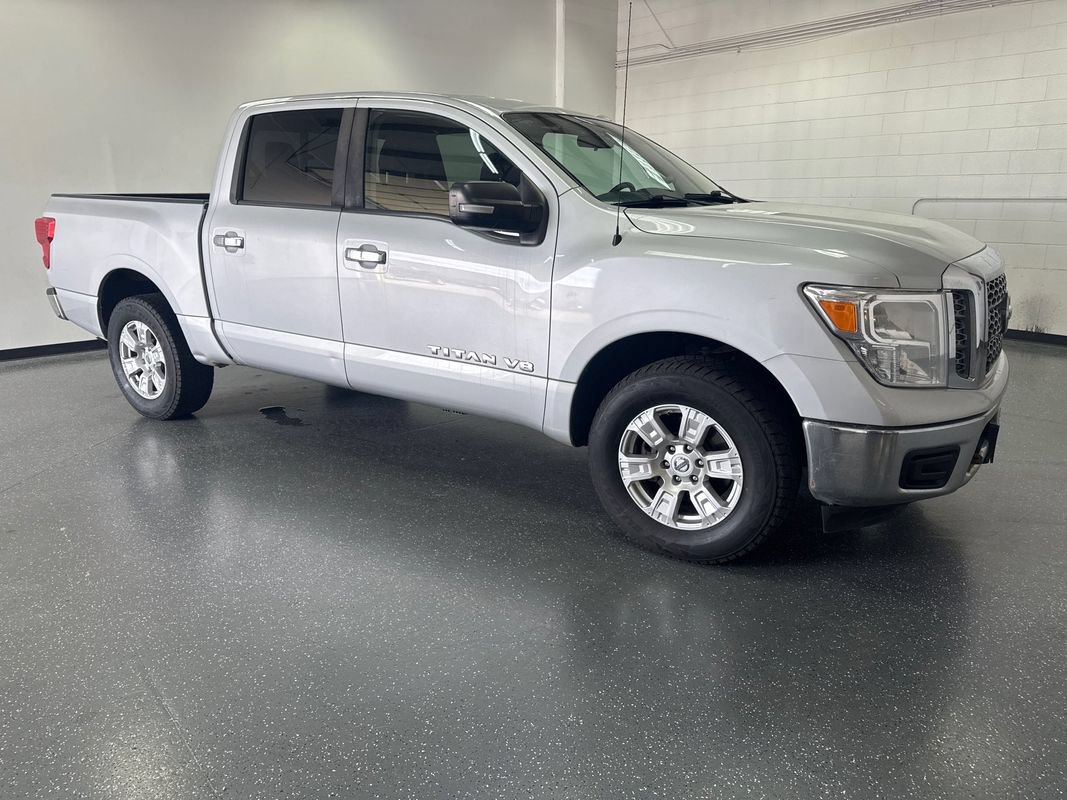 Used 2018 Nissan Titan SV AWD/4WD image 2