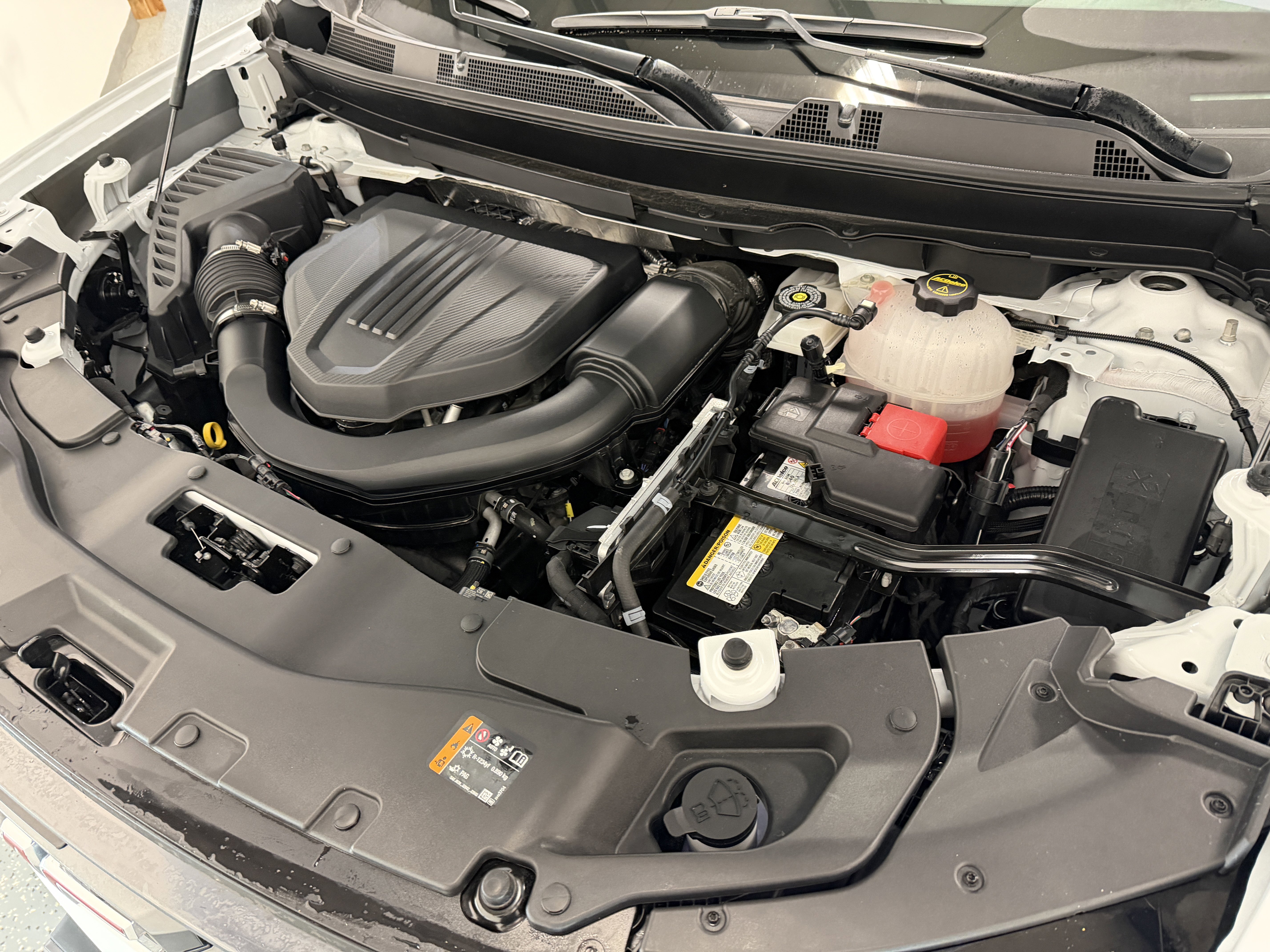 Used 2025 GMC Acadia AT4 w/ Luxury Package image 36