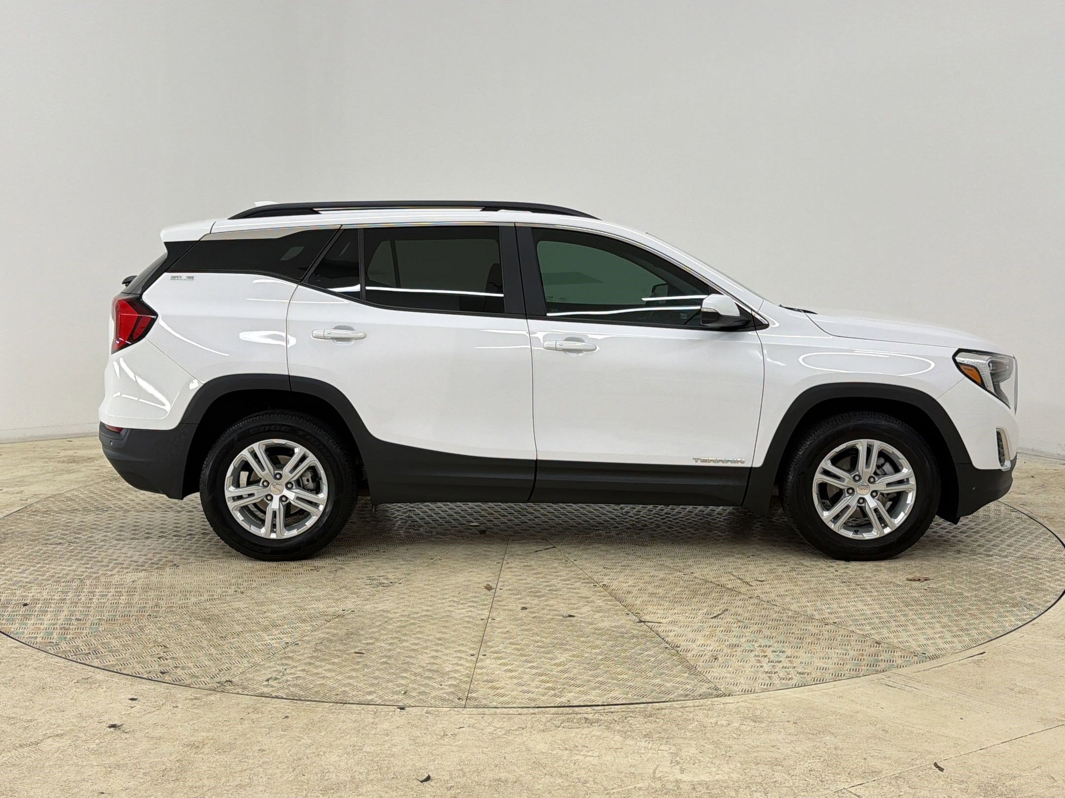 Used 2021 GMC Terrain SLE w/ Driver Convenience Package image 8