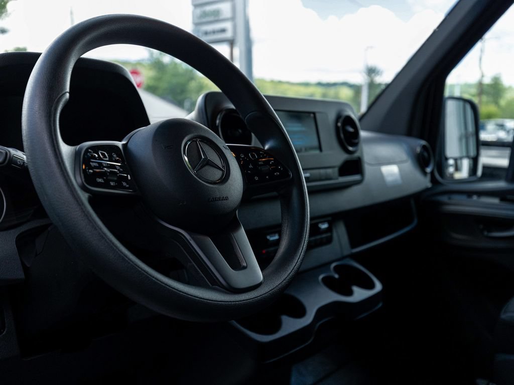 Used 2024 Mercedes-Benz Sprinter 2500 image 14