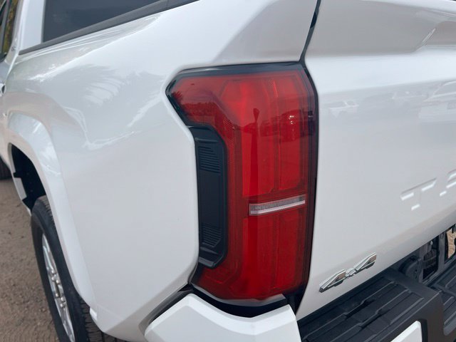 Used 2025 Toyota Tacoma SR5 AWD/4WD image 10