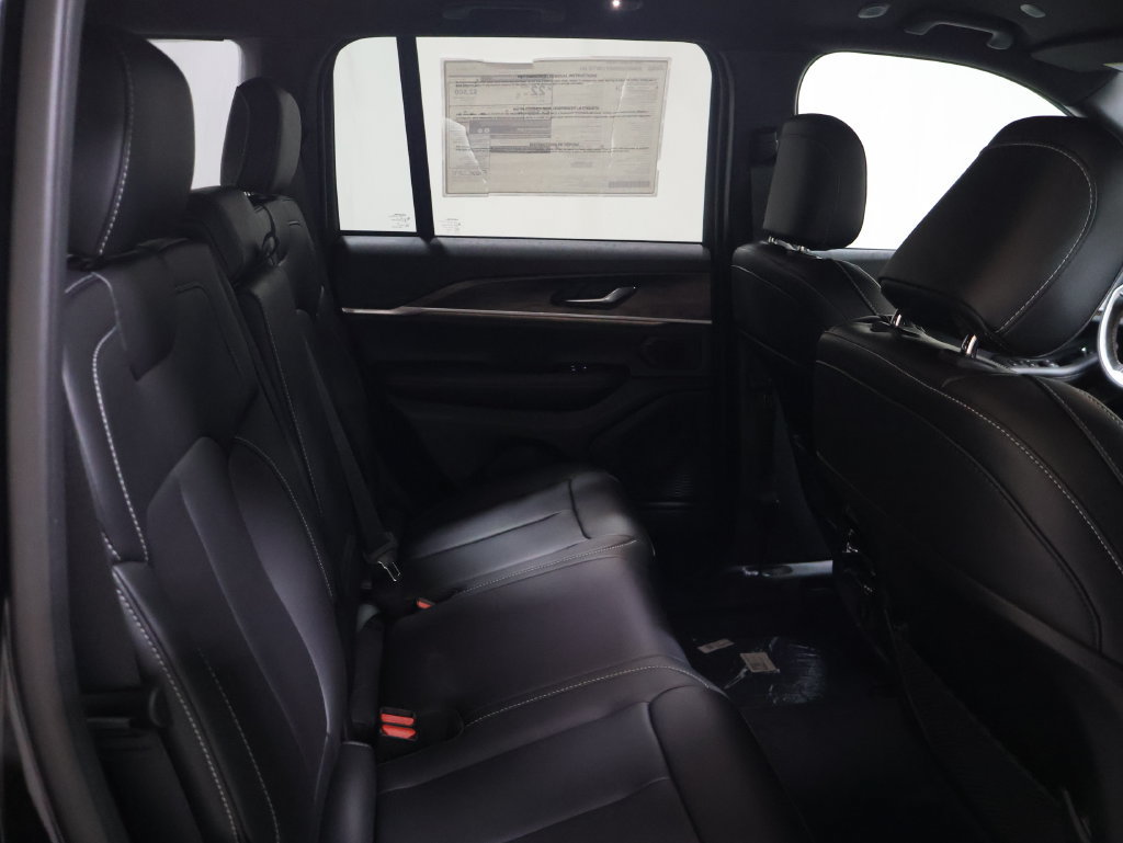New 2027 Jeep Grand Cherokee Limited AWD/4WD image 14