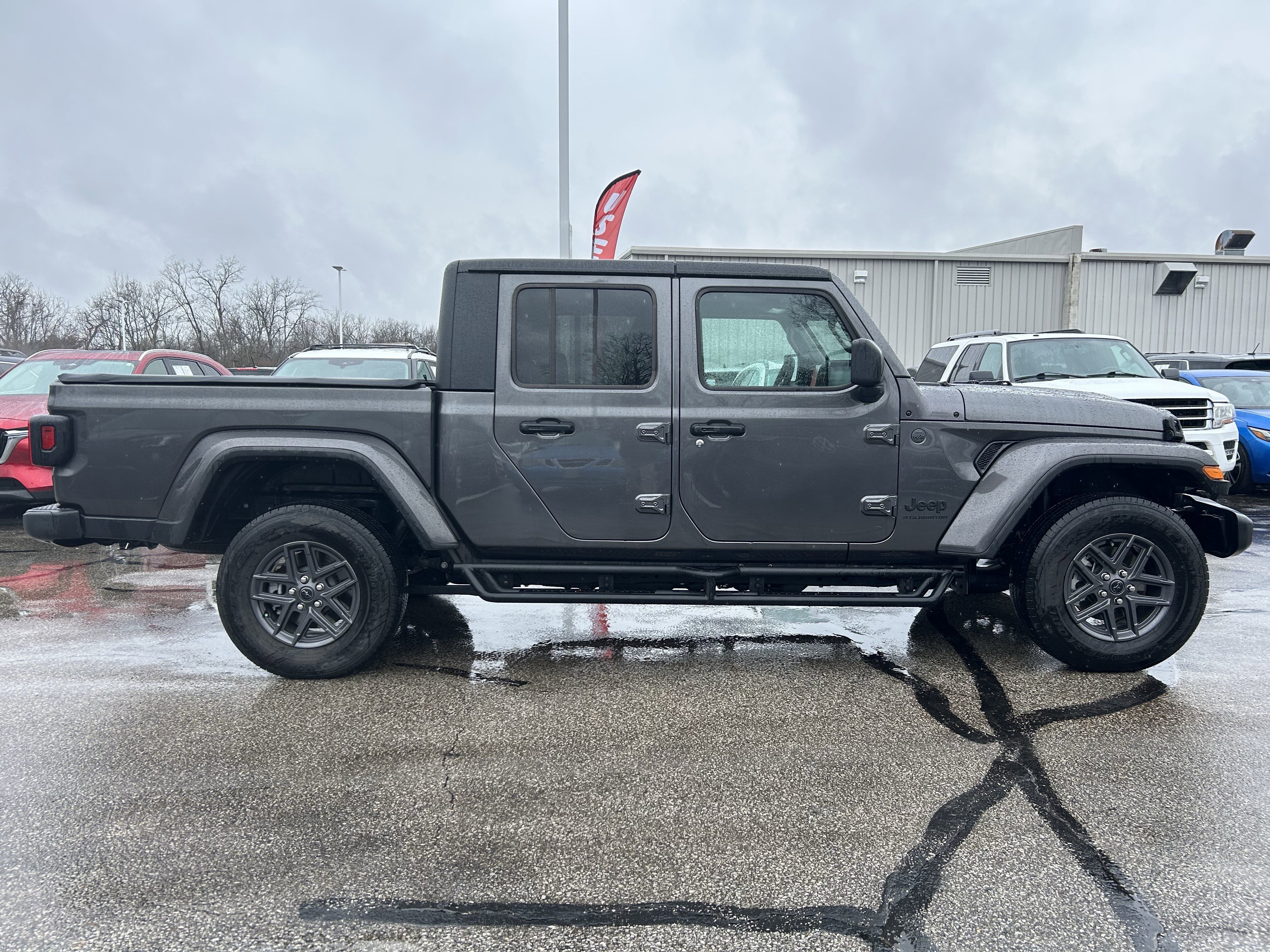Used 2024 Jeep Gladiator Sport image 8