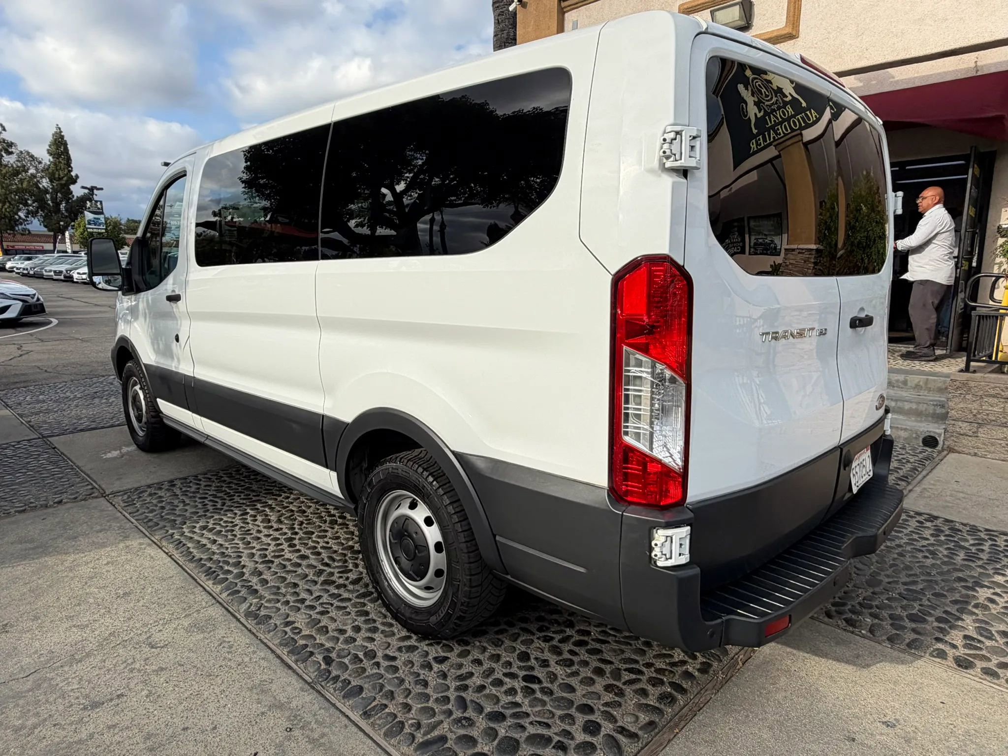 Used 2018 Ford Transit 150 XL RWD image 7
