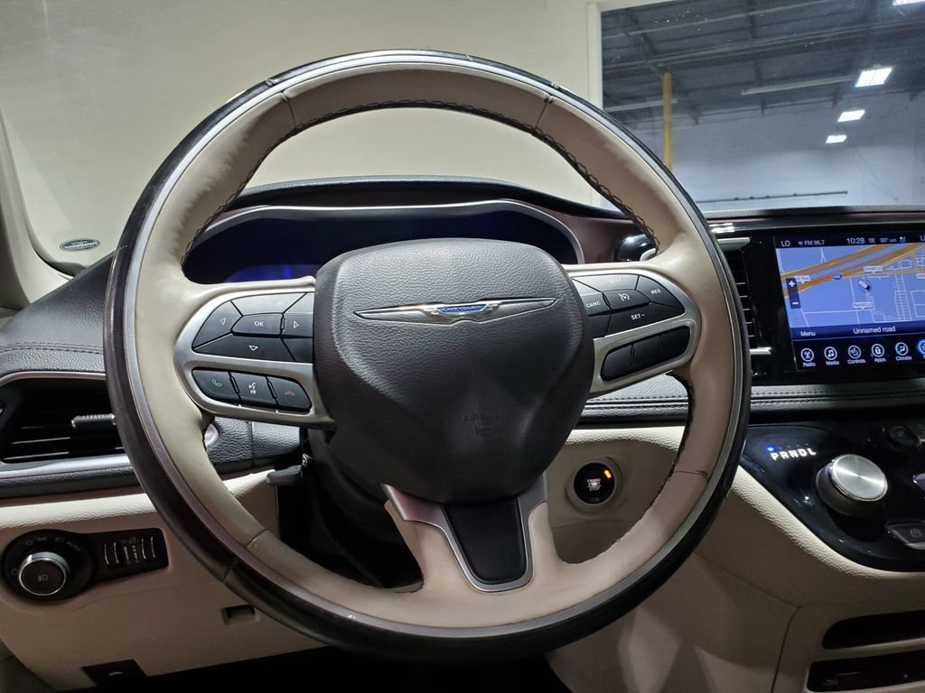 Used 2017 Chrysler Pacifica Limited FWD image 52