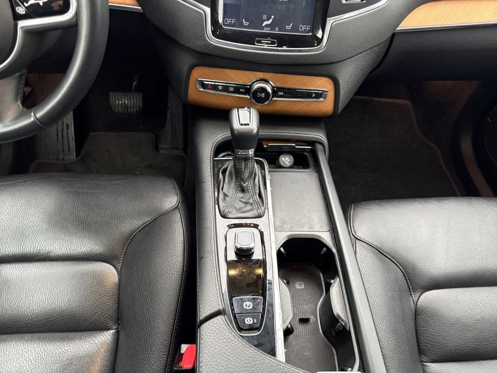 Used 2022 Volvo XC90 T6 Momentum image 15