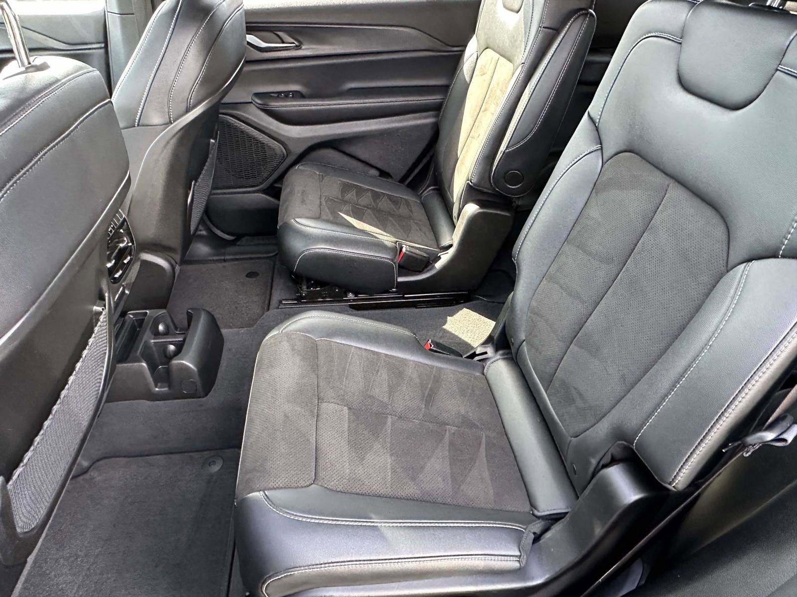 Used 2023 Jeep Grand Cherokee L Laredo image 11