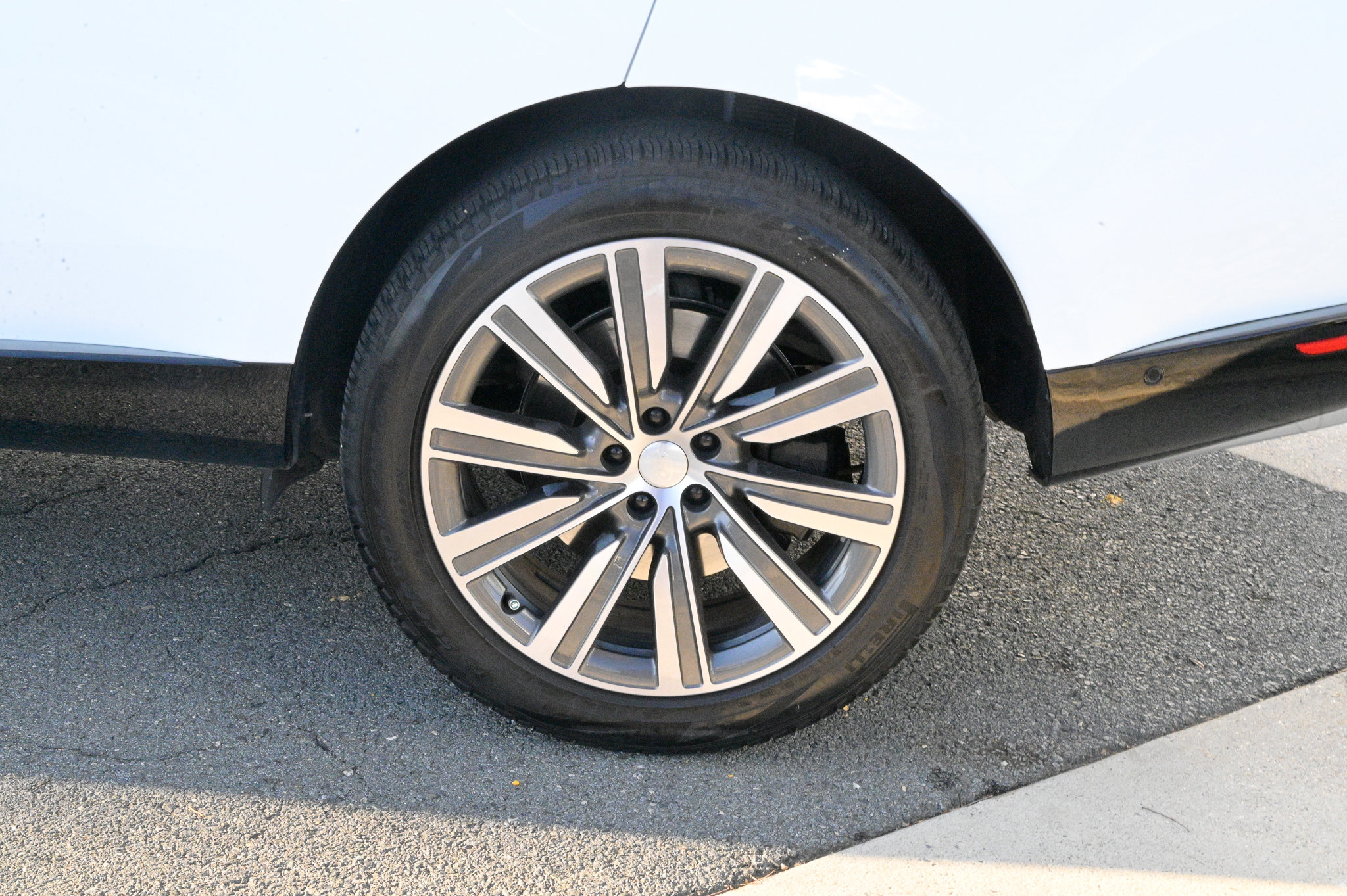 Used 2025 Land Rover Range Rover Long Wheelbase Autobiography image 10