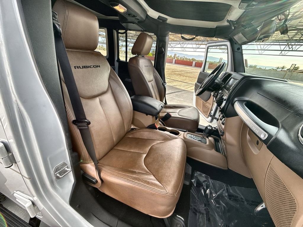 Used 2016 Jeep Wrangler Unlimited Rubicon w/ Connectivity Group image 17