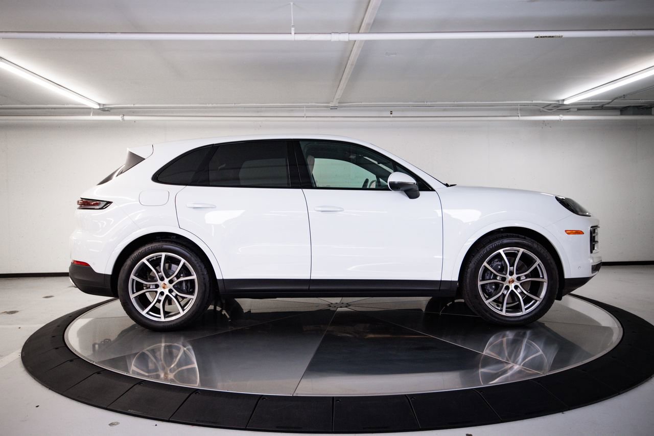 Certified 2025 Porsche Cayenne AWD/4WD image 8