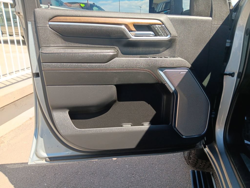Used 2024 Chevrolet Silverado 2500 High Country w/ High Country Premium Package AWD/4WD image 9
