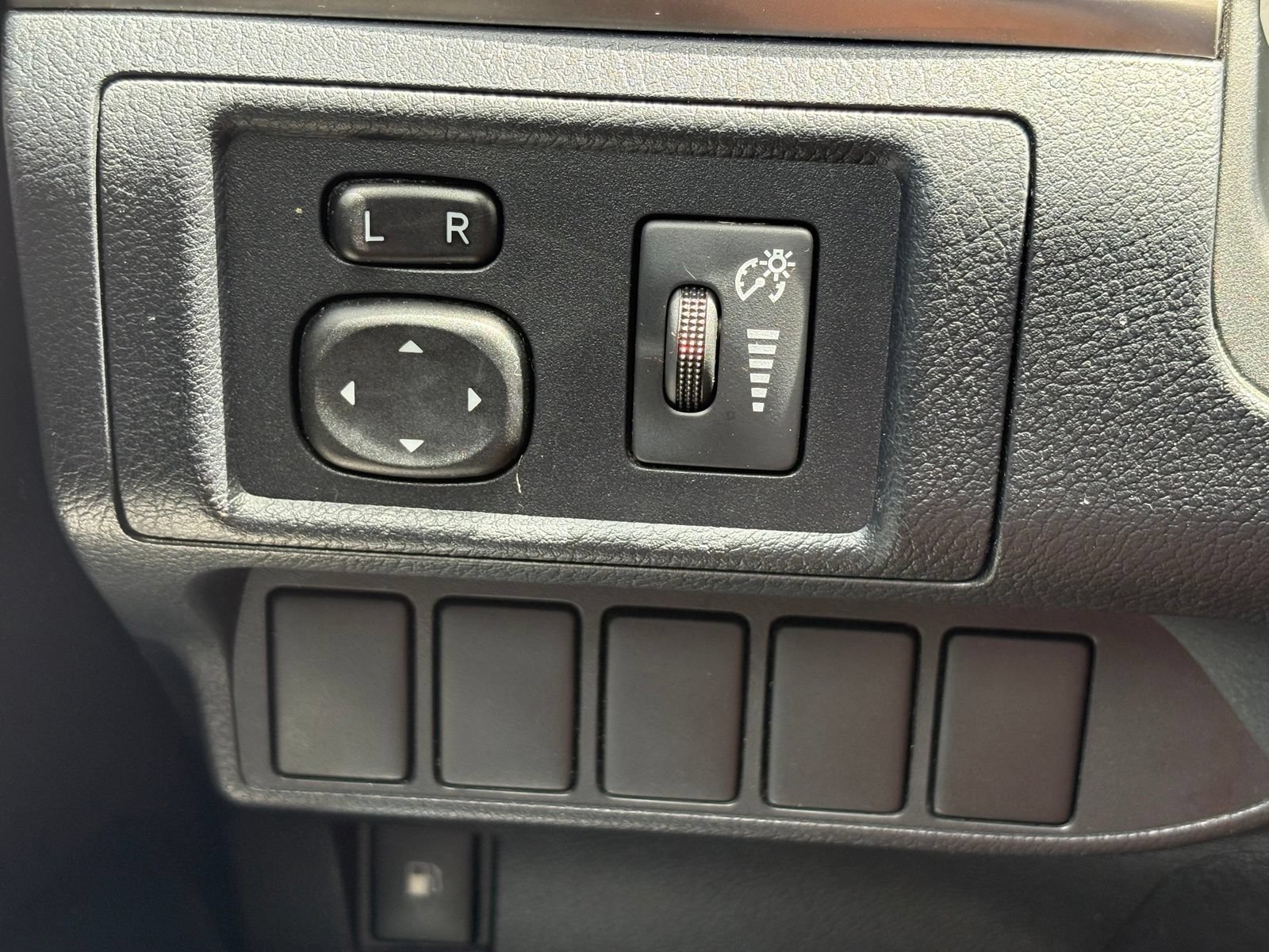 Used 2014 Lexus CT 200h FWD image 17