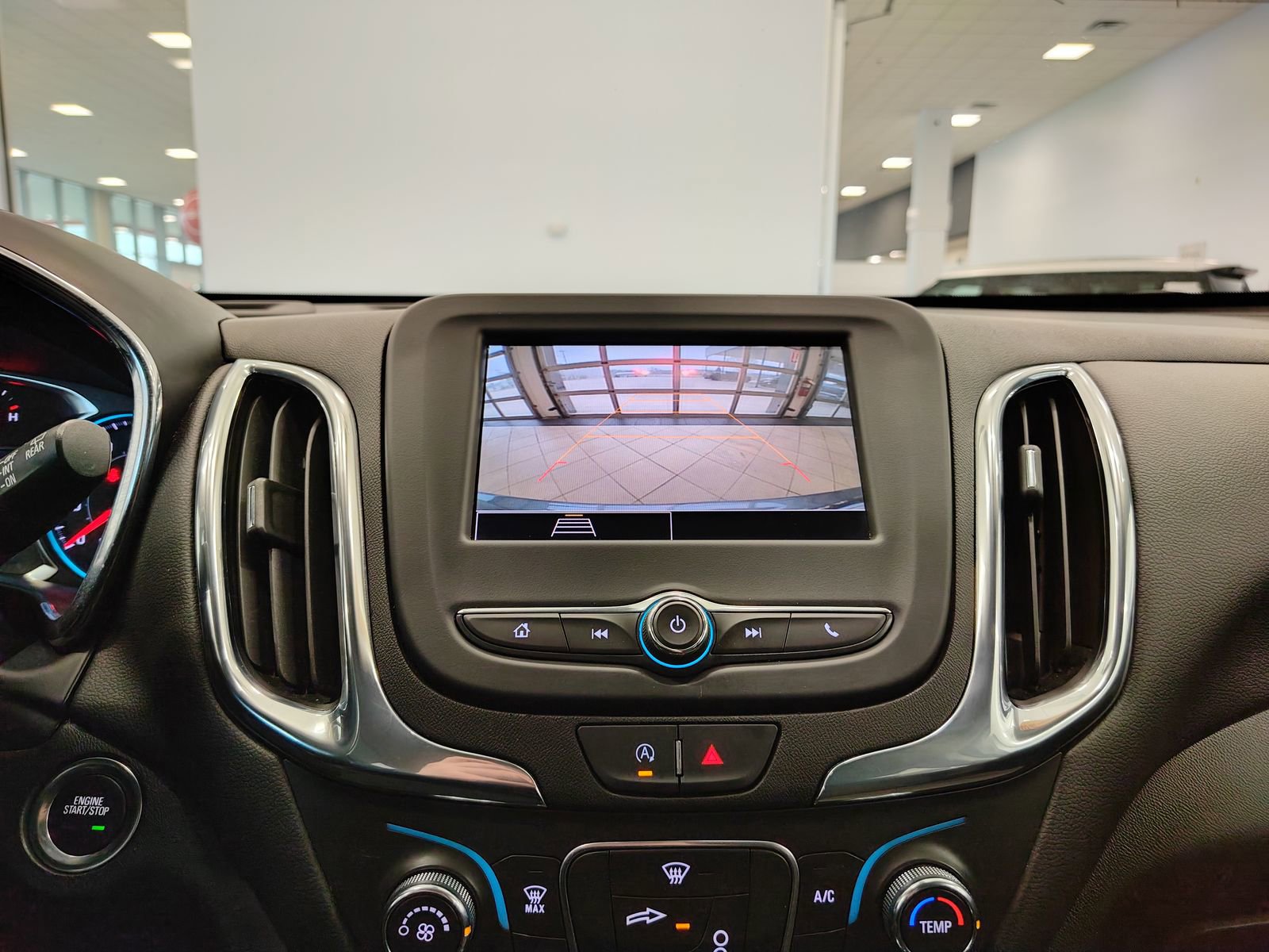 Used 2023 Chevrolet Equinox LT image 41