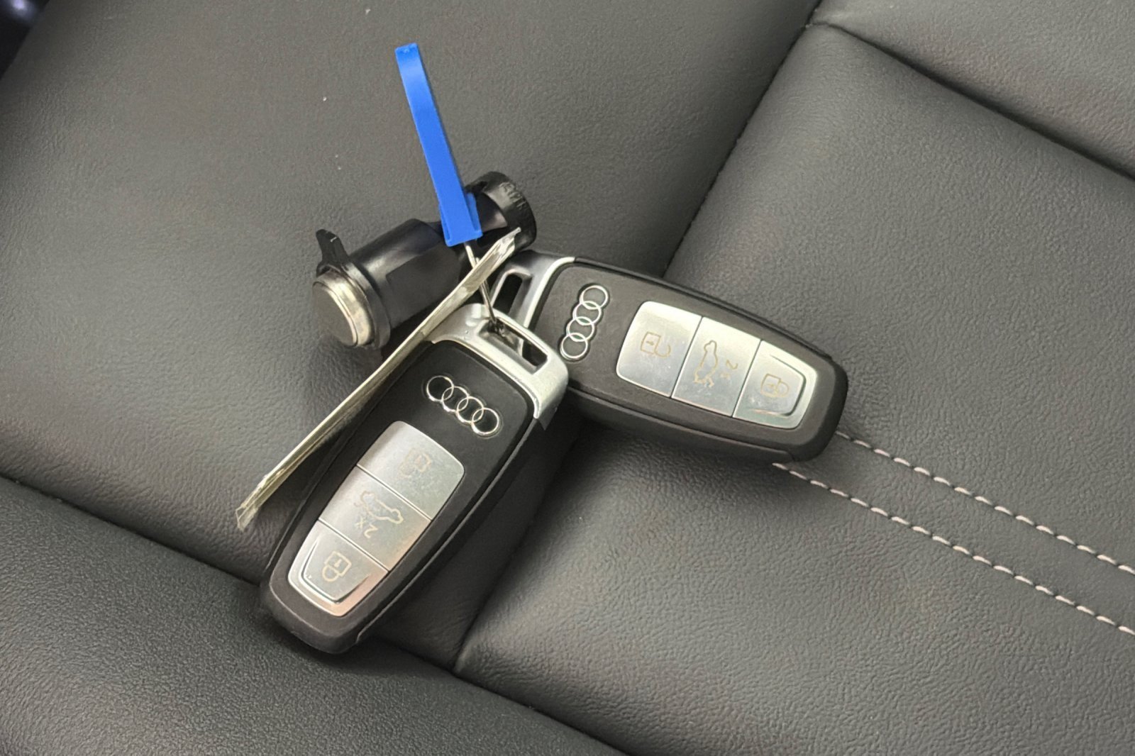 Used 2023 Audi Q4 e-tron Prestige AWD/4WD image 25