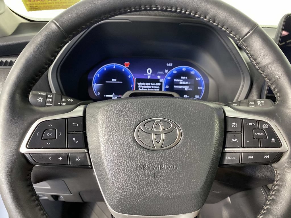 Used 2025 Toyota Grand Highlander AWD image 16
