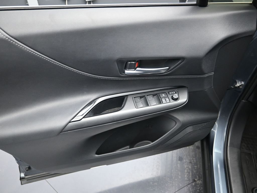 Used 2023 Toyota Venza LE image 10