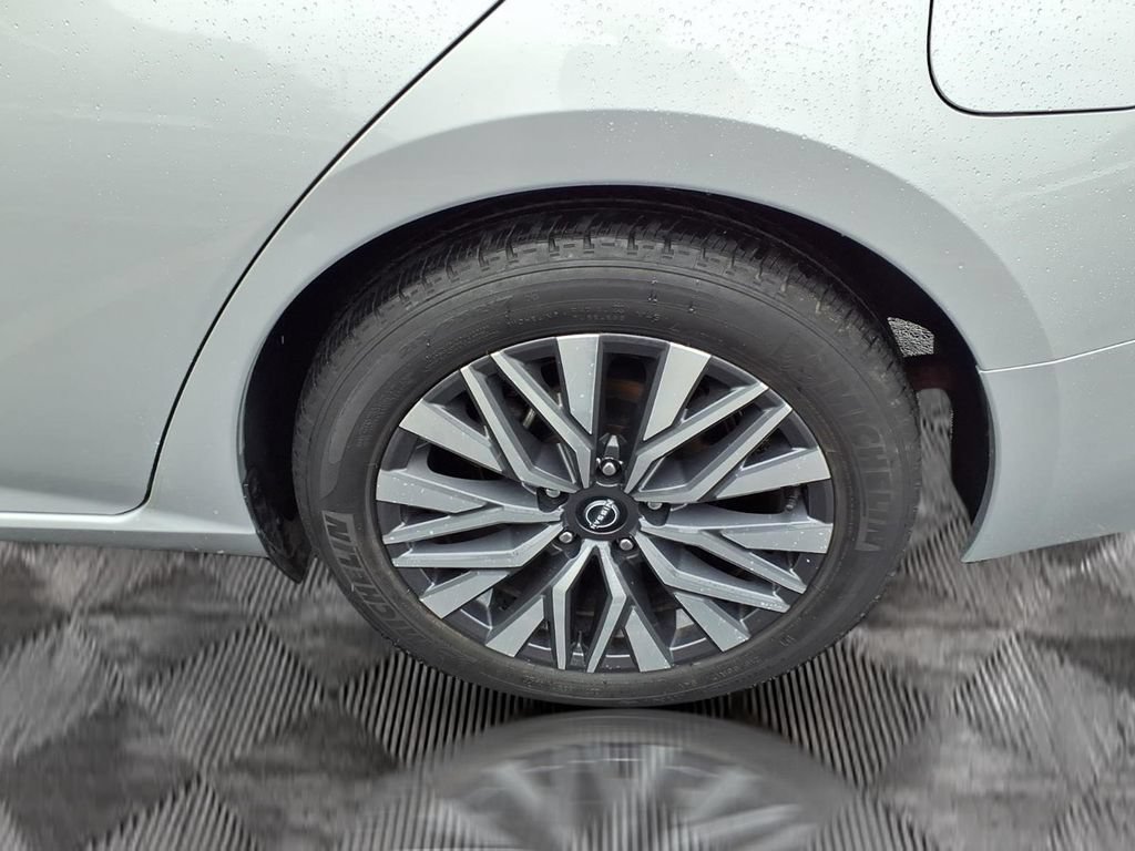 Used 2024 Nissan Altima 2.5 SV FWD image 24