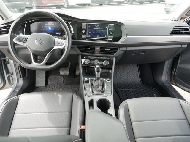 Certified 2023 Volkswagen Jetta SE FWD image 22