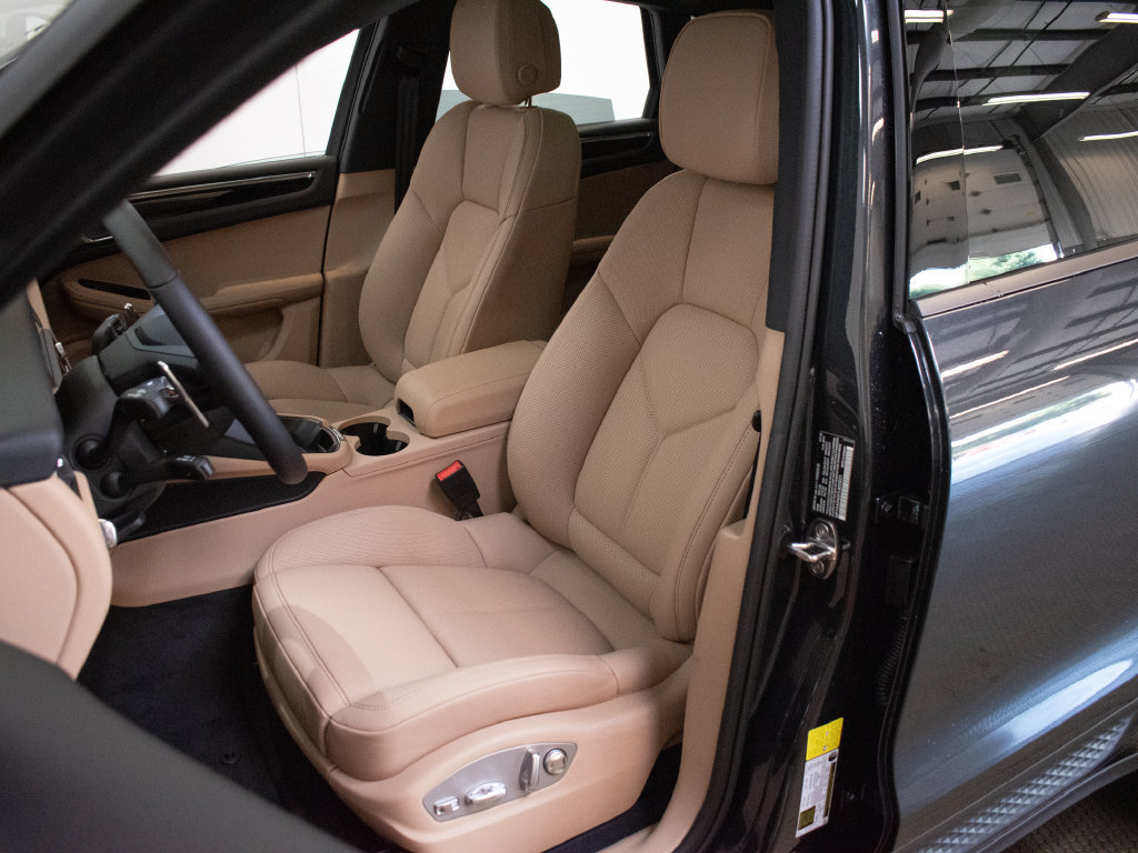 New 2026 Porsche Macan AWD/4WD image 5