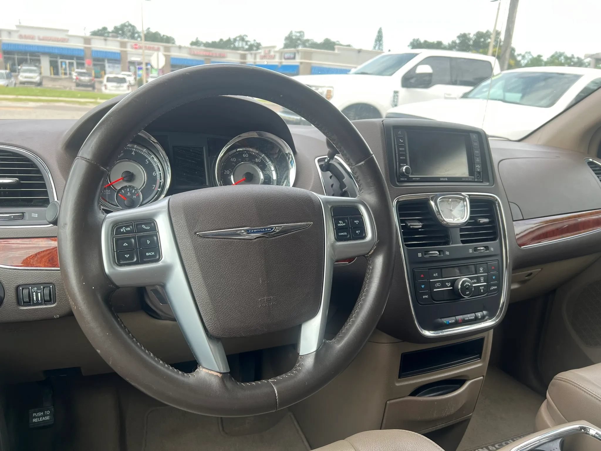 Used 2013 Chrysler Town & Country Touring FWD image 14