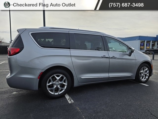 Used 2018 Chrysler Pacifica Limited image 8