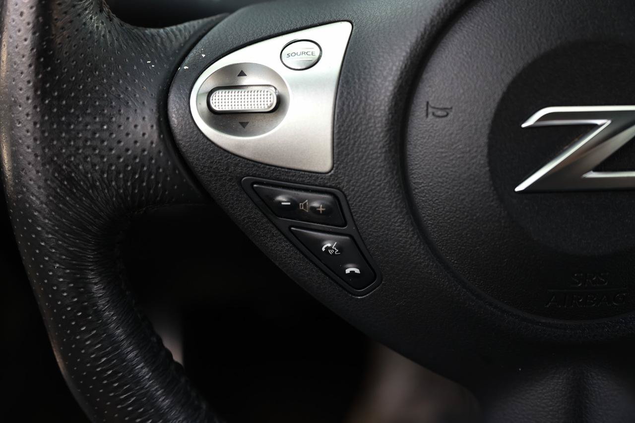 Used 2009 Nissan 370Z Touring RWD image 20