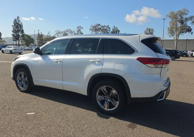Used 2019 Toyota Highlander Limited Platinum AWD/4WD image 3