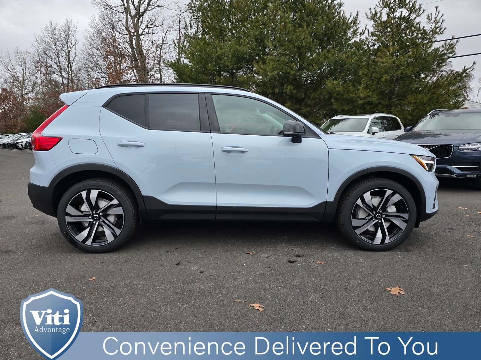 Used 2025 Volvo XC40 B5 Plus w/ Protection Package Premier image 9