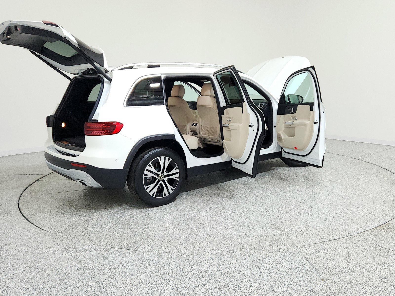 Certified 2025 Mercedes-Benz GLB 250 4MATIC w/ Exclusive Package image 7