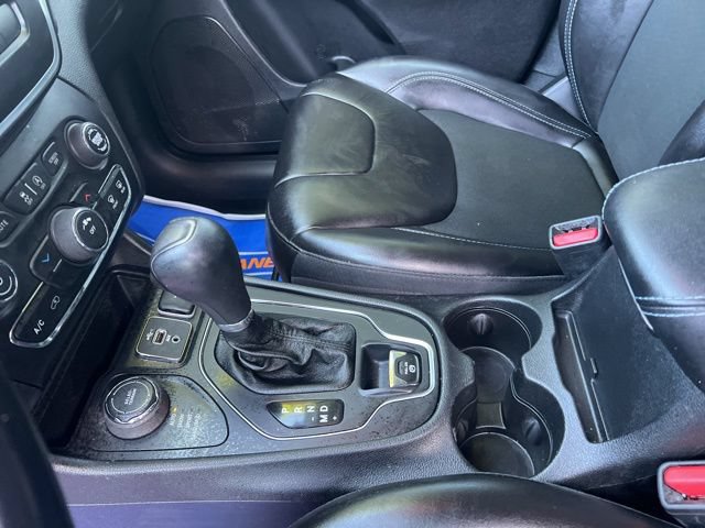Used 2021 Jeep Cherokee Latitude Plus AWD/4WD image 16
