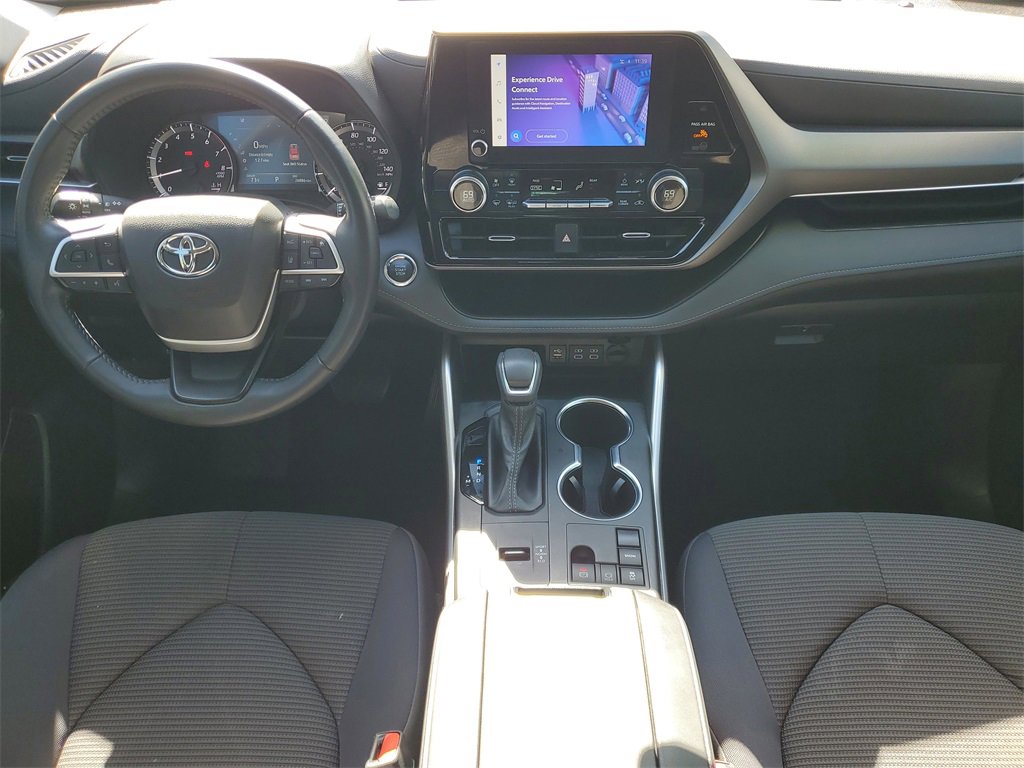 Used 2023 Toyota Highlander LE image 9