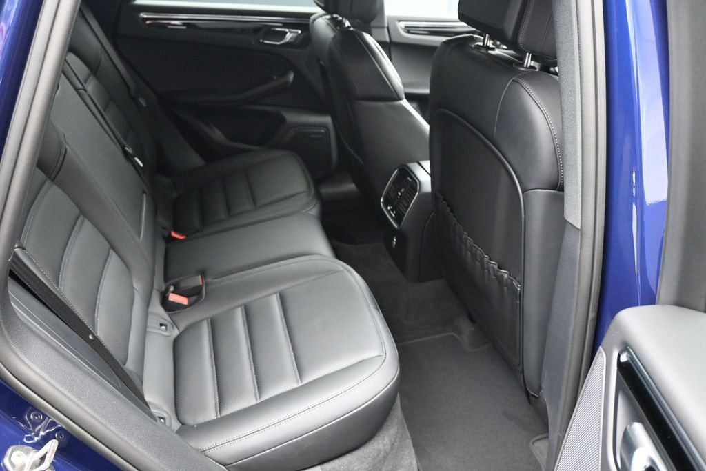 Used 2025 Porsche Macan AWD/4WD image 10
