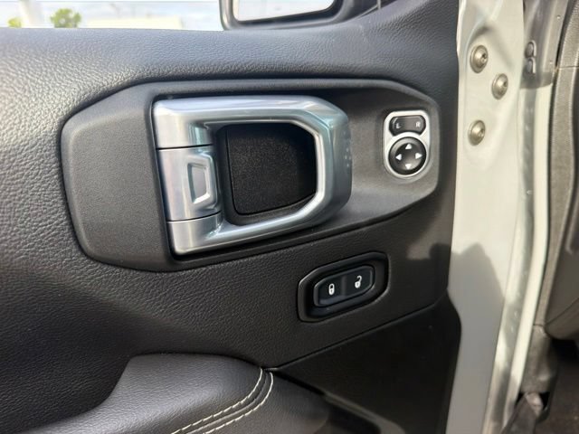 Used 2022 Jeep Wrangler Unlimited Sahara w/ Cold Weather Group AWD/4WD image 11
