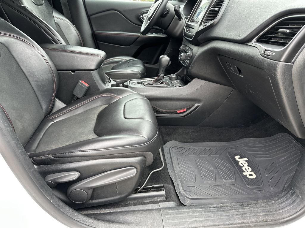 Used 2019 Jeep Cherokee Trailhawk image 37