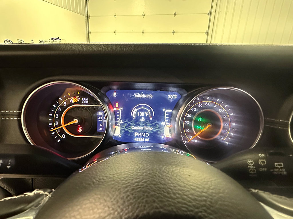 Used 2022 Jeep Wrangler Unlimited Sahara w/ LED Lighting Group AWD/4WD image 28