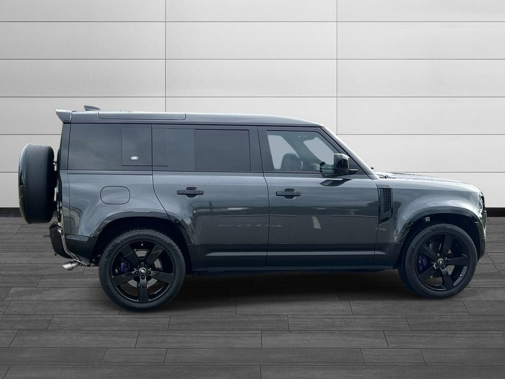 Certified 2024 Land Rover Defender 110 V8 AWD/4WD image 6
