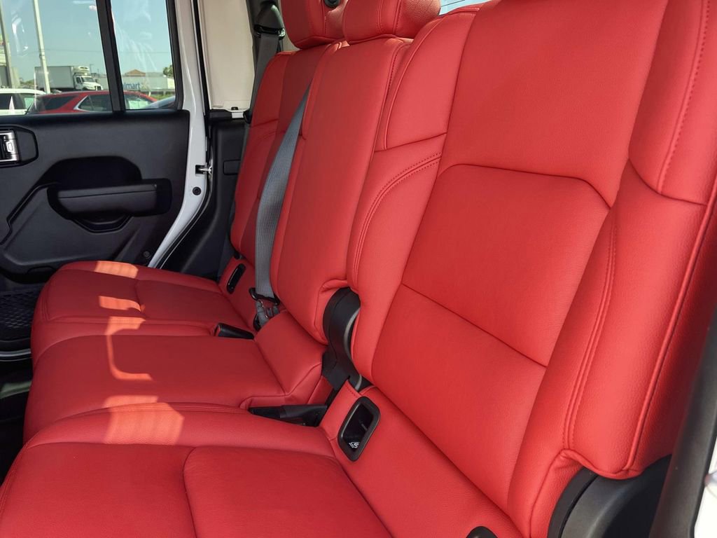 Used 2023 Jeep Gladiator Rubicon w/ LED Lighting Group AWD/4WD image 24