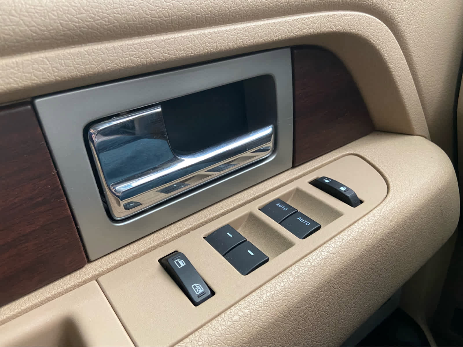 Used 2014 Ford F150 King Ranch w/ King Ranch Luxury Package RWD image 34