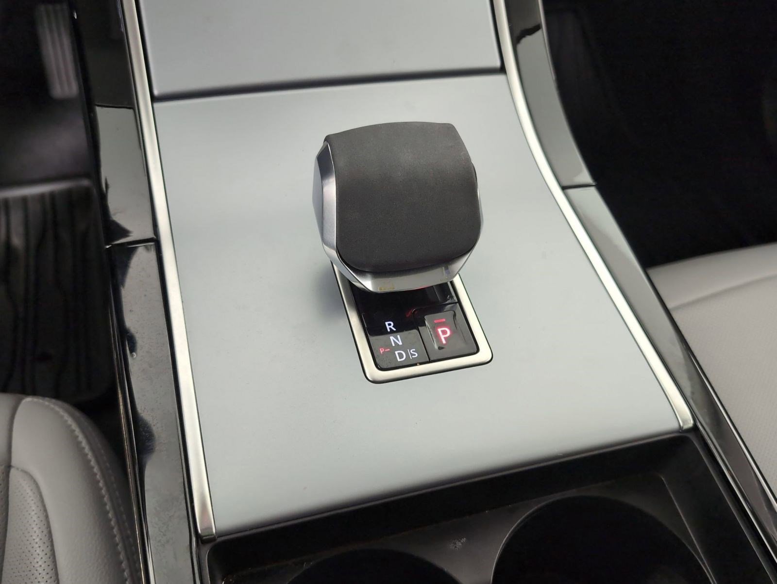 Certified 2025 Land Rover Range Rover Evoque S image 17