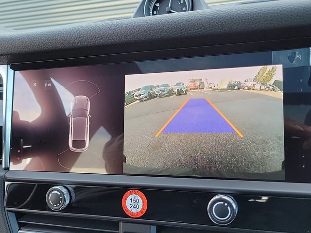 Used 2025 Porsche Macan image 34