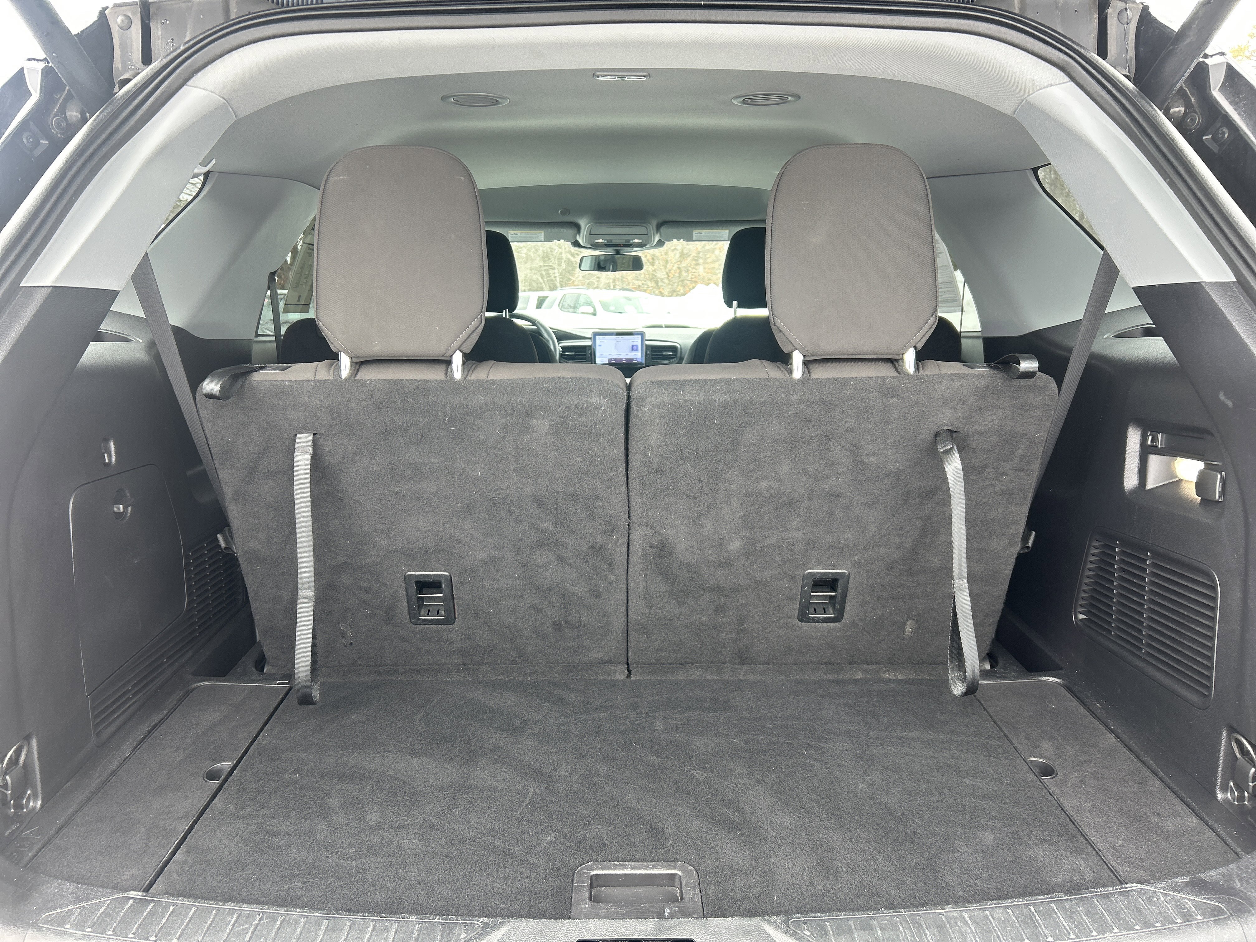 Used 2022 Ford Explorer XLT image 9